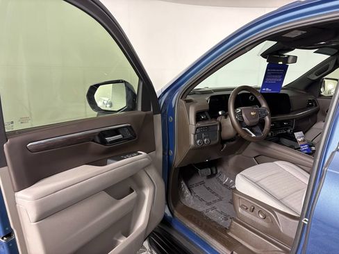 Used 2025 Chevrolet Tahoe LS RWD image 11
