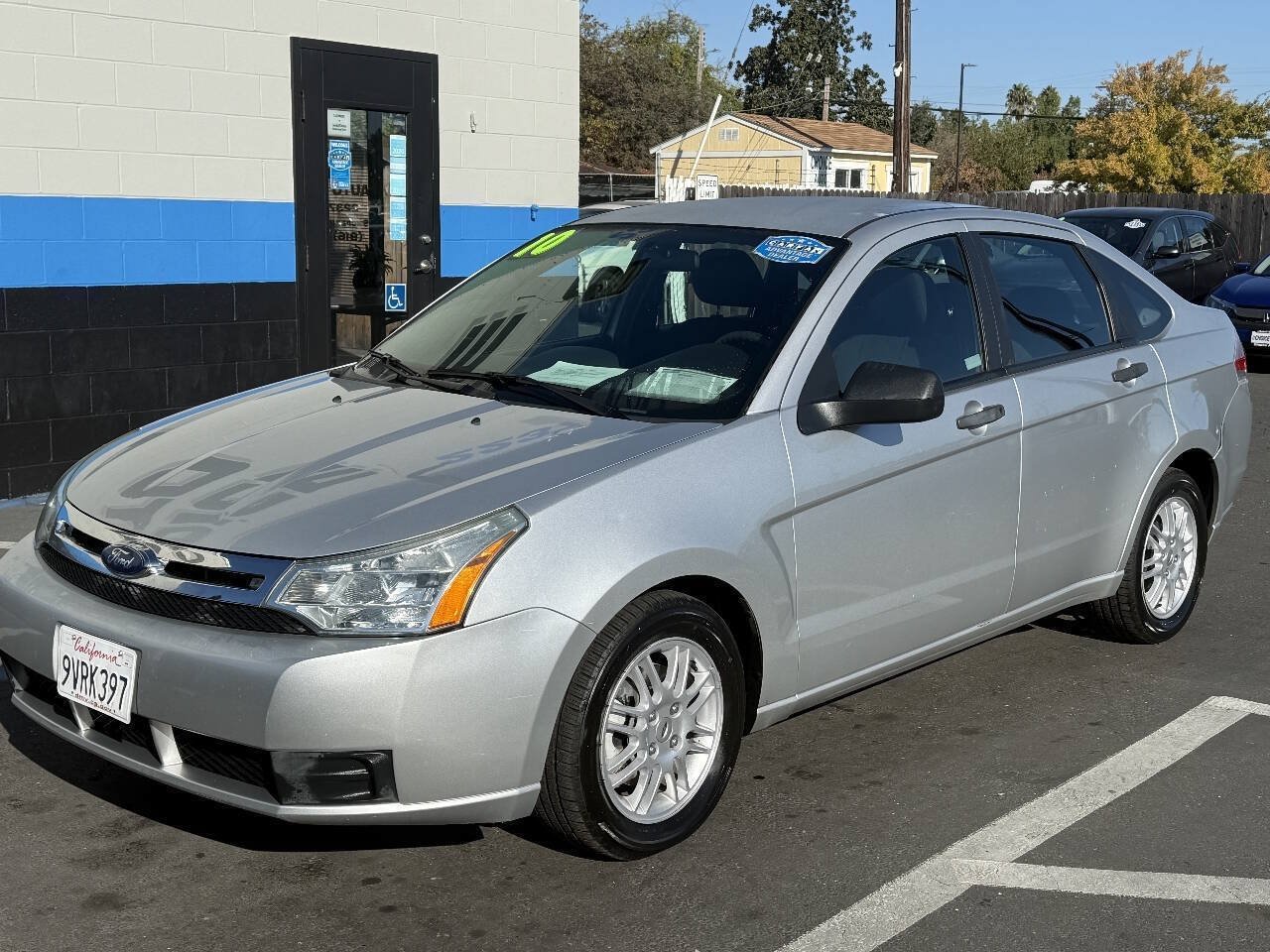 Used 2010 Ford Focus SE FWD image 3