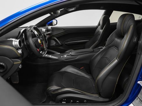 Used 2018 Ferrari GTC4Lusso image 74