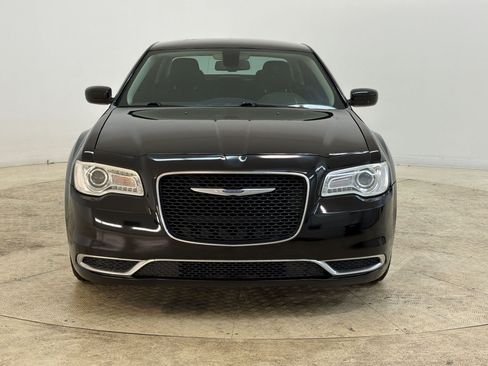 Used 2020 Chrysler 300 Touring RWD image 6