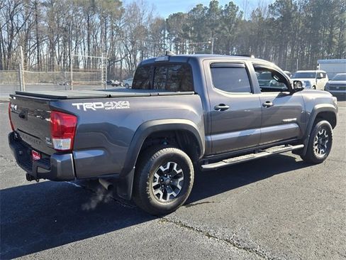 Used 2016 Toyota Tacoma TRD Off-Road image 3