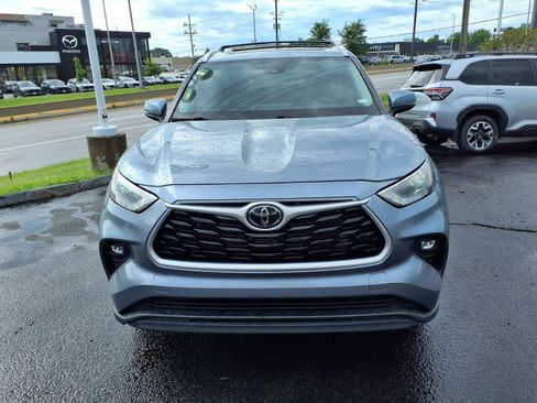 Used 2023 Toyota Highlander XLE FWD image 28