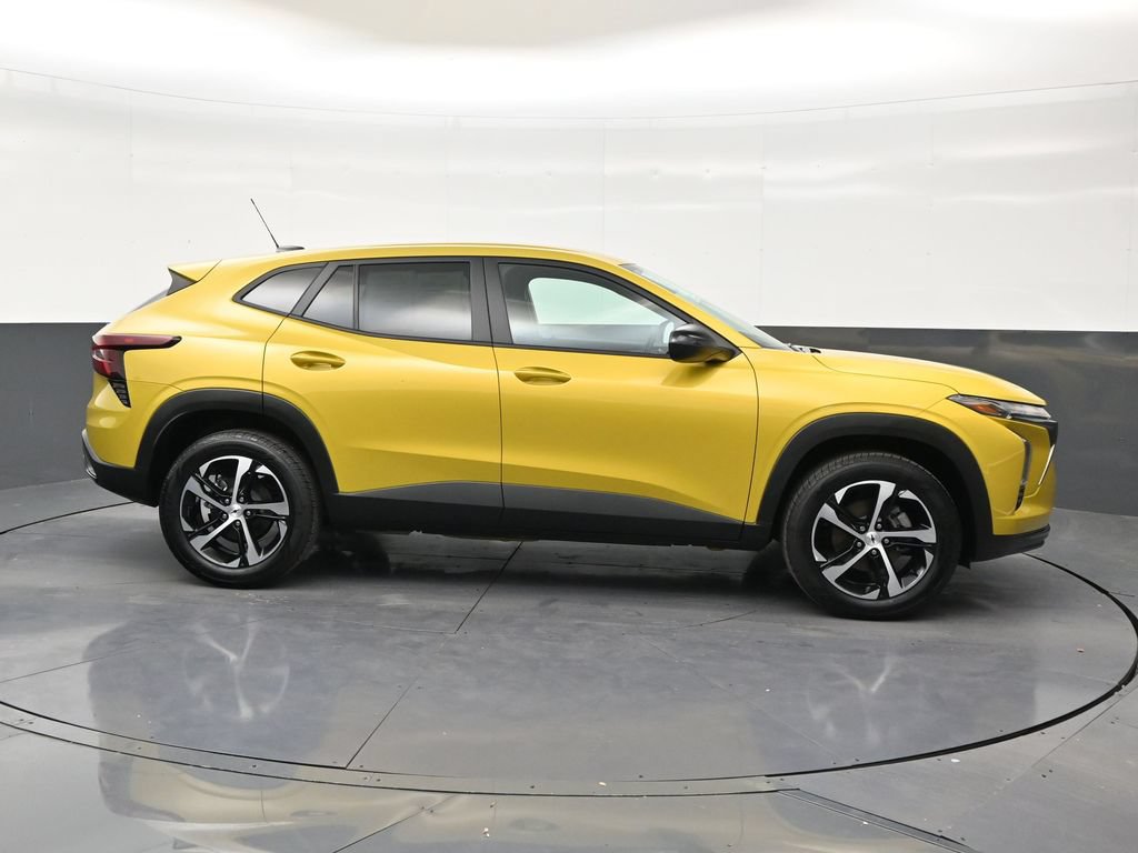 Used 2025 Chevrolet Trax RS FWD image 6
