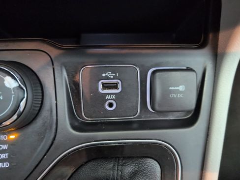 Used 2020 Jeep Cherokee Limited AWD/4WD image 23