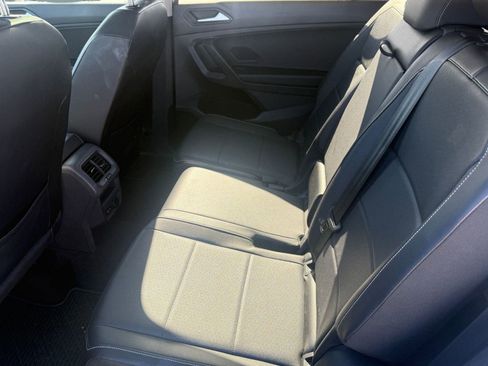 Used 2021 Volkswagen Tiguan SE w/ Panoramic Sunroof Package image 21