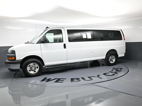 Used 2025 Chevrolet Express 3500 LT w/ LT Preferred Equipment Group RWD image 6