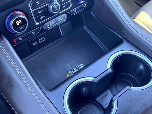 Used 2024 Chevrolet Suburban LT image 28