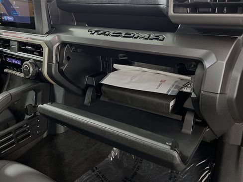 Used 2026 Toyota Tacoma SR5 image 34