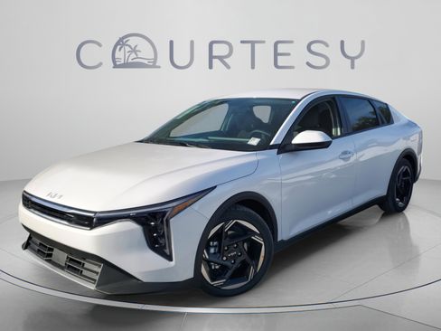 New 2025 Kia K4 EX FWD image 2