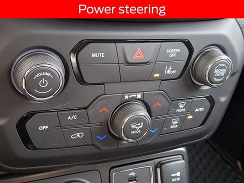 Used 2021 Jeep Renegade Latitude w/ Convenience Group image 15