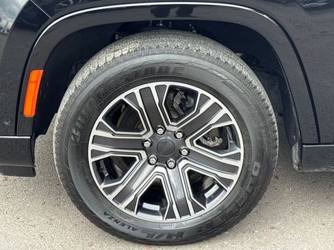 Used 2024 Jeep Wagoneer L Series II w/ Flexible Seating Group image 25