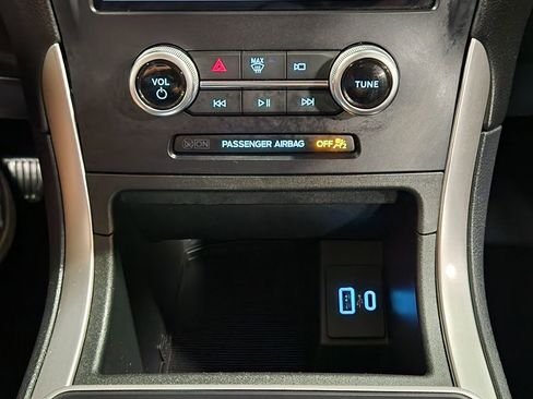 Used 2024 Ford Edge SE w/ Black Appearance Package image 37