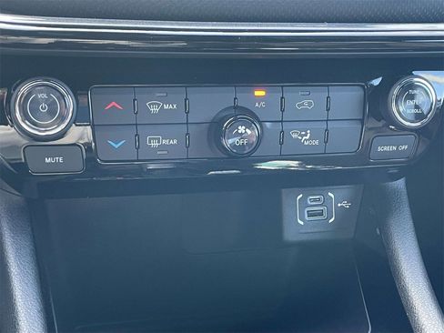 New 2026 Jeep Compass Latitude image 20