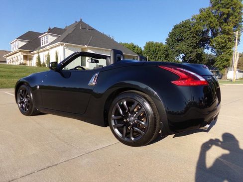Used 2019 Nissan 370Z Roadster image 31