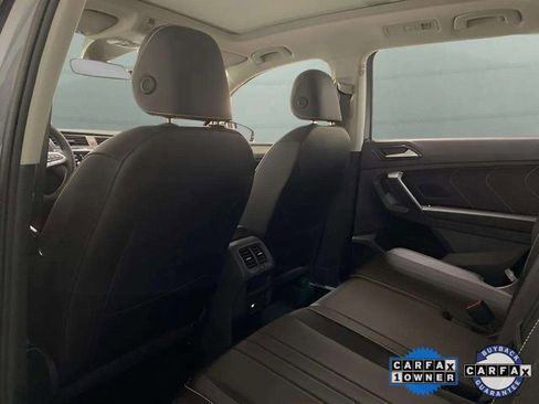 Used 2023 Volkswagen Tiguan SE w/ Panoramic Sunroof Package image 18