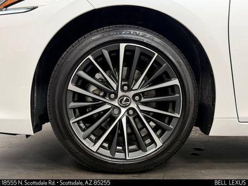 Used 2025 Lexus ES 300h w/ Premium Package FWD image 10