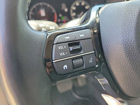Used 2025 Honda Pilot Touring image 24