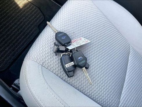 Used 2017 Subaru Forester 2.5i Premium image 11