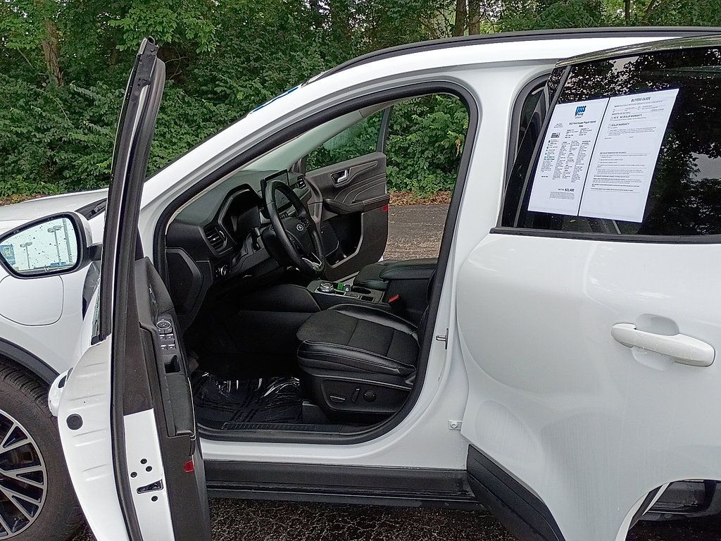 Used 2023 Ford Escape SE FWD image 11