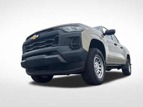 Used 2024 Chevrolet Colorado W/T RWD image 9