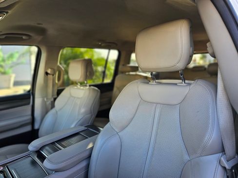 Used 2024 Jeep Wagoneer Series II AWD/4WD image 21