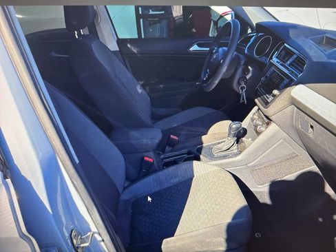Used 2018 Volkswagen Tiguan S image 11