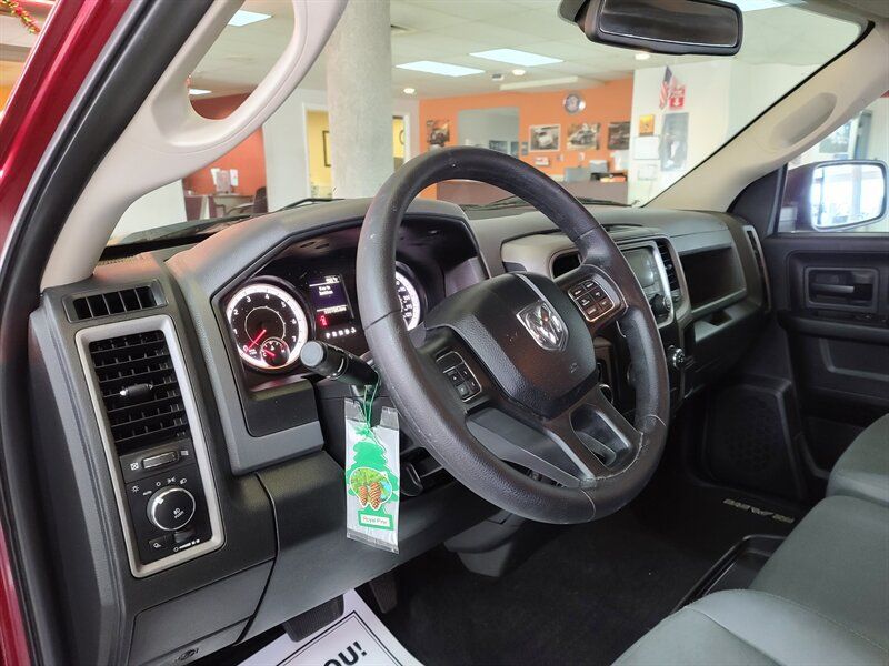 Used 2017 RAM 1500 Express AWD/4WD image 9