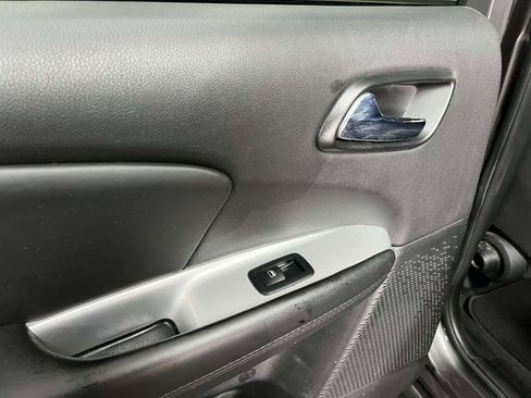 Used 2017 Dodge Journey SE image 14