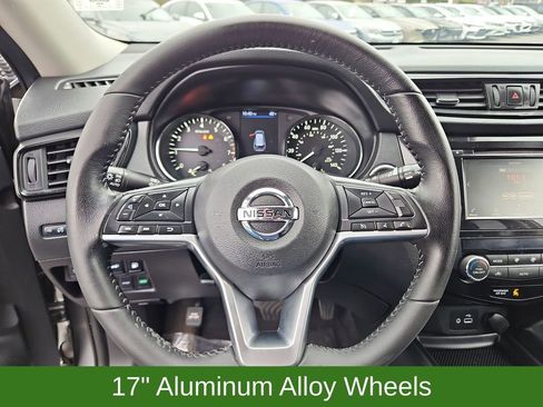 Used 2020 Nissan Rogue SV image 10