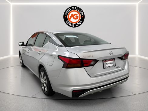 Used 2022 Nissan Altima 2.5 S FWD image 11