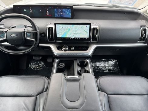 Certified 2025 Ford Expedition Max Platinum AWD/4WD image 3