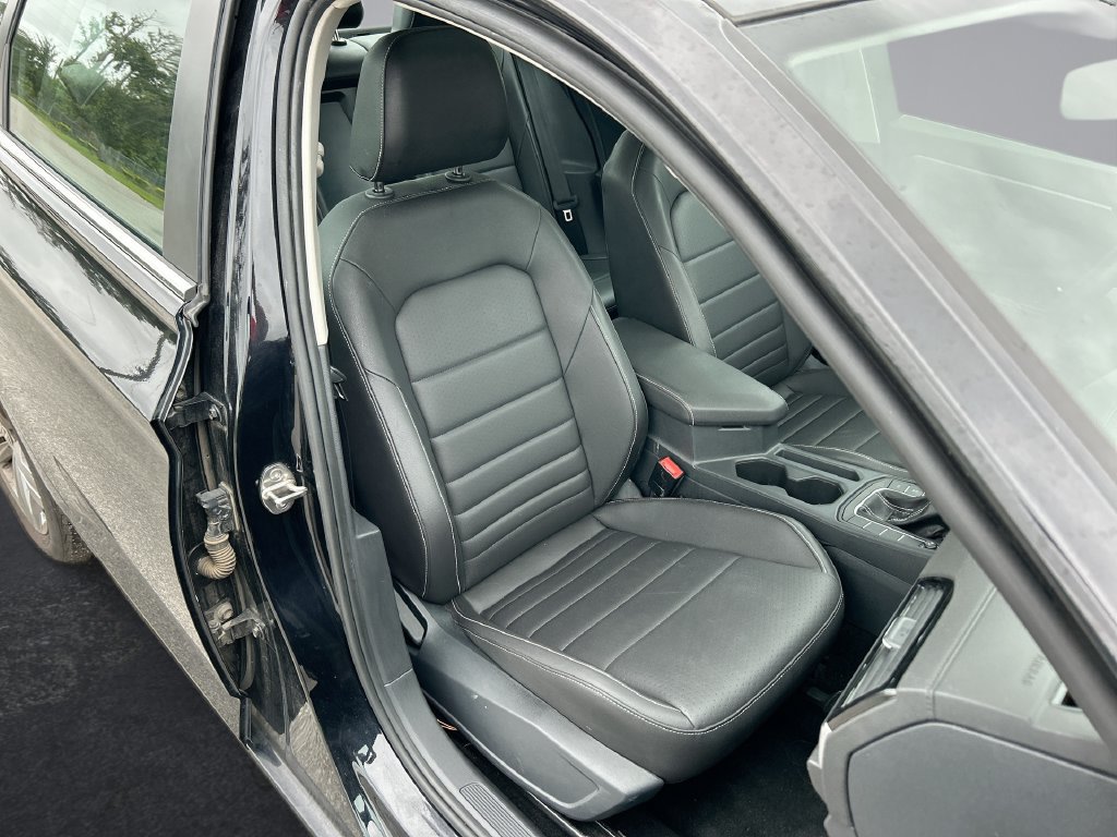Used 2024 Volkswagen Jetta SE FWD image 31