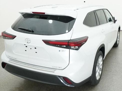 New 2026 Toyota Highlander Limited image 8