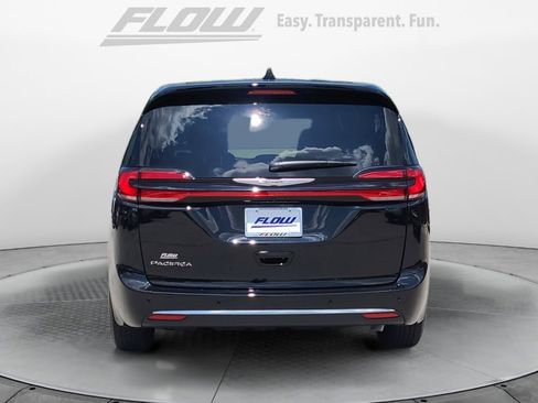 New 2025 Chrysler Pacifica Select image 6