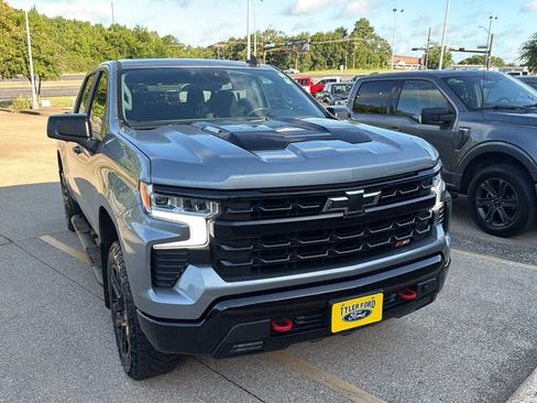 Used 2024 Chevrolet Silverado 1500 LT Trail Boss AWD/4WD image 3