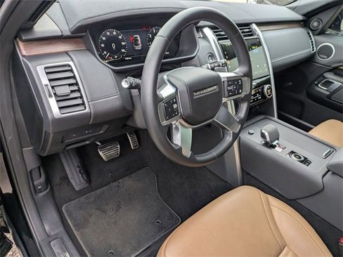 Used 2024 Land Rover Discovery Dynamic SE image 7