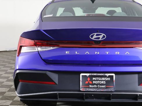Used 2024 Hyundai Elantra SEL w/ Convenience Package FWD image 16