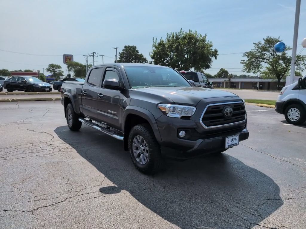 Used 2019 Toyota Tacoma SR5 AWD/4WD image 3