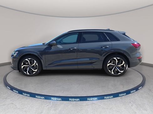 Used 2024 Audi Q8 e-tron Premium Plus w/ Premium Plus Package AWD/4WD image 9