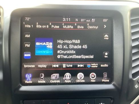 Used 2017 Jeep Cherokee Overland w/ Technology Group image 20