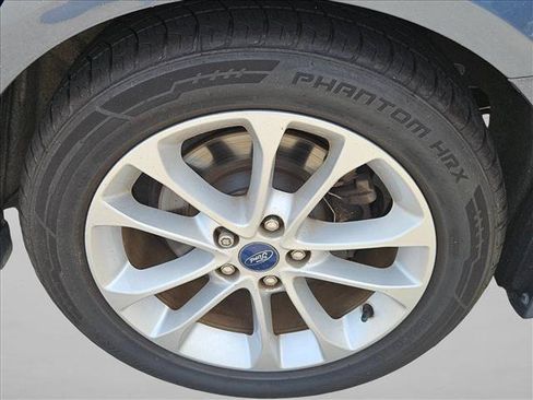 Used 2019 Ford Fusion SE FWD image 5