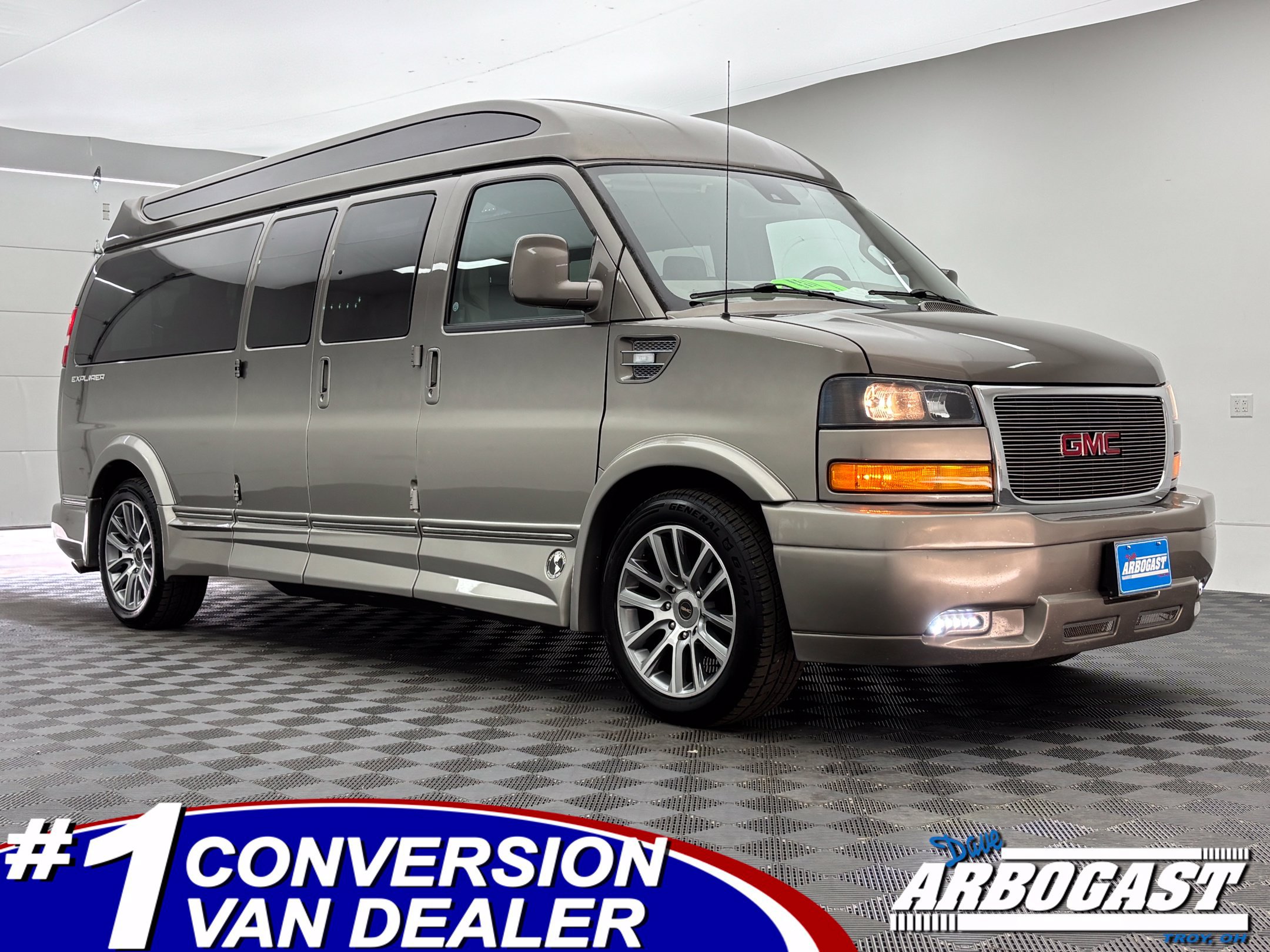 Used 2021 GMC Savana 3500 LS w/ Chrome Appearance Package RWD image 1