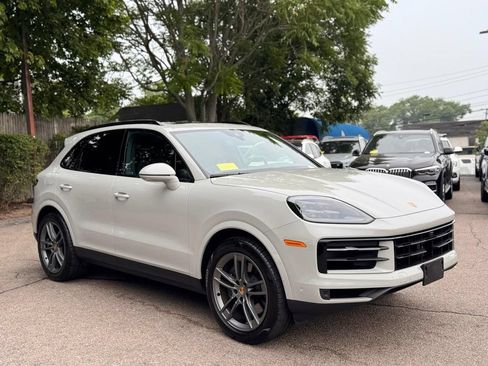 Used 2024 Porsche Cayenne AWD/4WD image 8