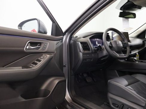 New 2026 Nissan Rogue Platinum AWD/4WD image 9