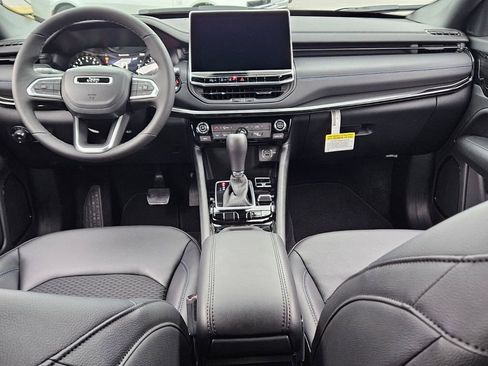 New 2026 Jeep Compass Latitude image 8