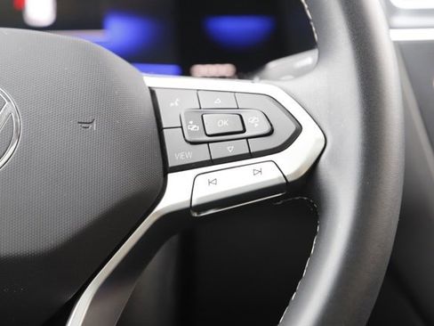 Used 2022 Volkswagen Tiguan SE w/ Panoramic Sunroof Package image 21