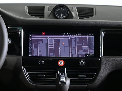 Certified 2026 Porsche Macan AWD/4WD image 15