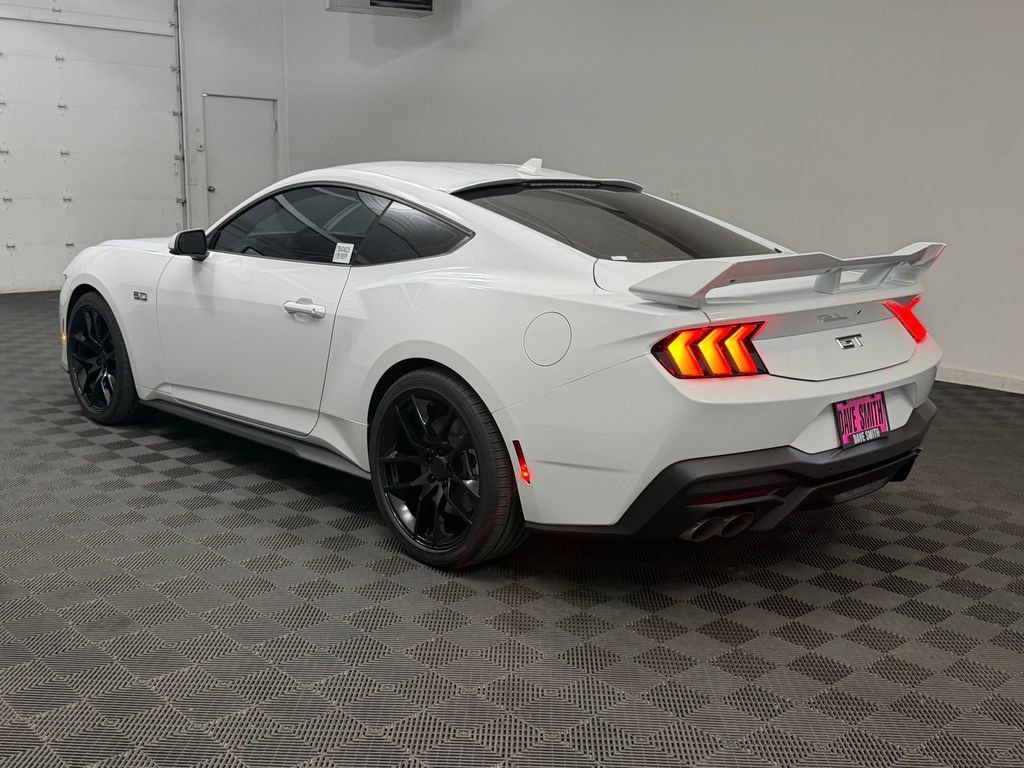 Used 2025 Ford Mustang GT Premium RWD image 3