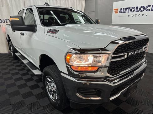 Used 2024 RAM 2500 Tradesman w/ Chrome Appearance Group AWD/4WD image 3