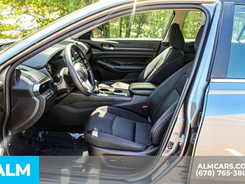 Used 2025 Nissan Altima 2.5 SV FWD image 16